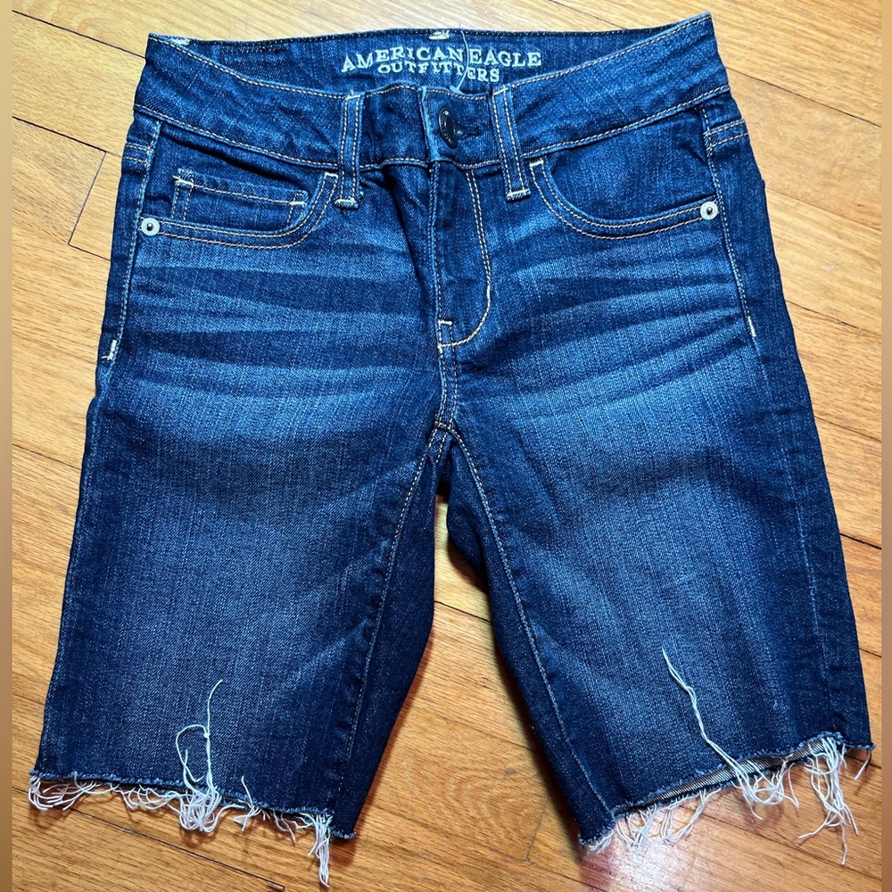 NEW AMERICAN EAGLE SKINNY BERMUDA JEAN SHORTS FRAY CUT OFF CUFFED LOOK SIZE 00